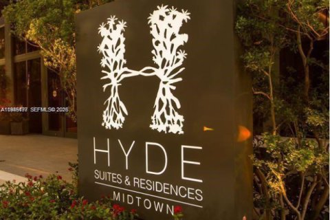 Condo in Miami, Florida, 1 bedroom  № 2001500 - photo 30