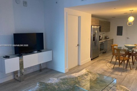 Condo in Miami, Florida, 1 bedroom  № 2001500 - photo 4