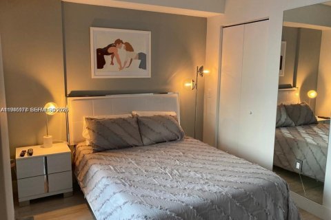 Condo in Miami, Florida, 1 bedroom  № 2001500 - photo 14