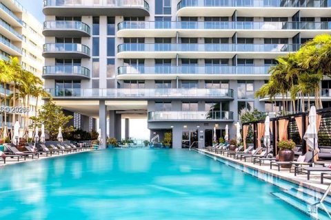 Condo in Miami, Florida, 1 bedroom  № 2001500 - photo 19