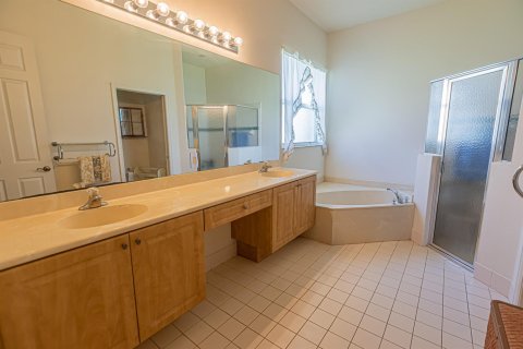 Casa en venta en Port St. Lucie, Florida, 4 dormitorios, 222.97 m2 № 2078300 - foto 14