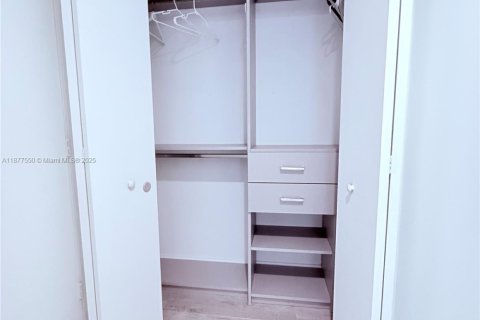 Copropriété à louer à Miami, Floride: 3 chambres, 115.01 m2 № 1927519 - photo 12