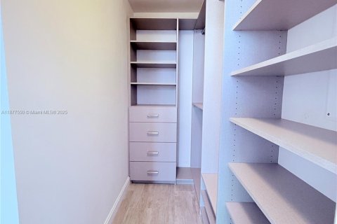Copropriété à louer à Miami, Floride: 3 chambres, 115.01 m2 № 1927519 - photo 28