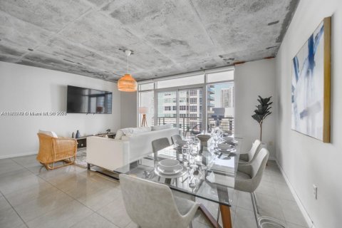 Condo in Miami, Florida, 2 bedrooms  № 1867889 - photo 2