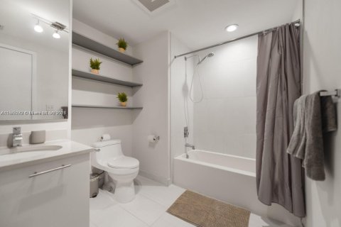 Condo in Miami, Florida, 2 bedrooms  № 1867889 - photo 16