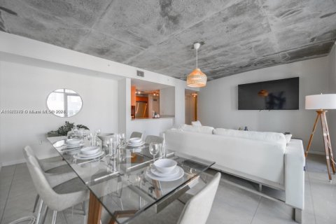 Condo in Miami, Florida, 2 bedrooms  № 1867889 - photo 9