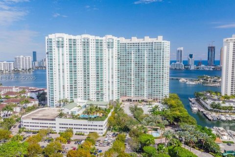 Кондоминиум с 3 спальнями в Авентура, Флорида № 1994406