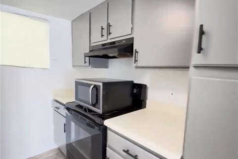 Touwnhouse à louer à Orlando, Floride: 2 chambres, 112.5 m2 № 2295093 - photo 14