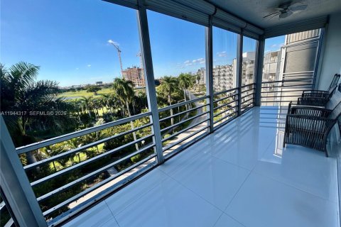 Купить кондоминиум в Халландейл-Бич, Флорида 2 спальни, 106.84м2, № 2000909 - фото 22