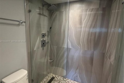 Купить кондоминиум в Халландейл-Бич, Флорида 2 спальни, 106.84м2, № 2000909 - фото 13