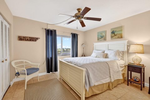 Condo in Hutchinson Island South, Florida, 2 bedrooms № 2147101 - photo 25