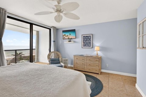 Condo in Hutchinson Island South, Florida, 2 bedrooms № 2147101 - photo 27