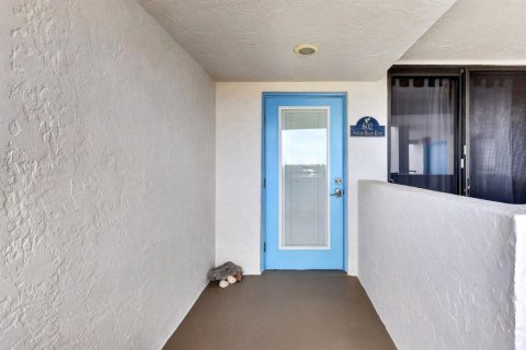 Condo in Hutchinson Island South, Florida, 2 bedrooms № 2147101 - photo 10