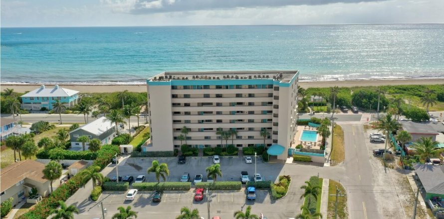 Condo in Hutchinson Island South, Florida, 2 bedrooms № 2147101