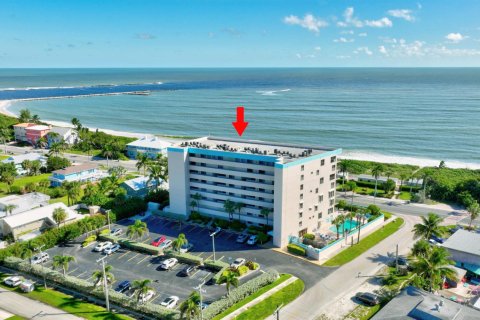 Condo in Hutchinson Island South, Florida, 2 bedrooms № 2147101 - photo 5