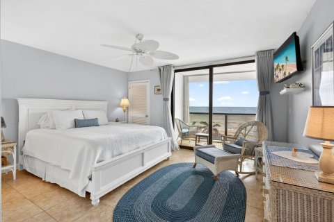 Condo in Hutchinson Island South, Florida, 2 bedrooms № 2147101 - photo 30