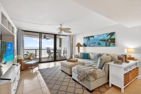 Condo in Hutchinson Island South, Florida, 2 bedrooms № 2147101 - photo 19