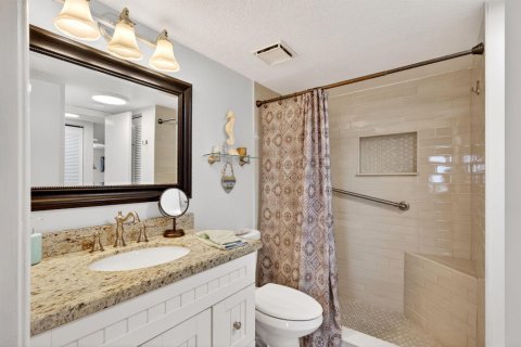 Condo in Hutchinson Island South, Florida, 2 bedrooms № 2147101 - photo 28