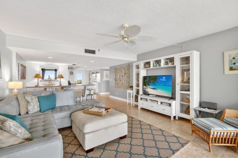 Condo in Hutchinson Island South, Florida, 2 bedrooms № 2147101 - photo 20