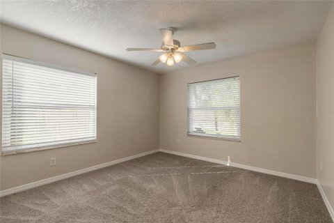 House in Port Orange, Florida 3 bedrooms, 189.71 sq.m. № 2122958 - photo 12