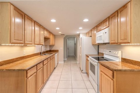 House in Port Orange, Florida 3 bedrooms, 189.71 sq.m. № 2122958 - photo 25