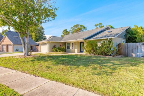 House in Port Orange, Florida 3 bedrooms, 189.71 sq.m. № 2122958 - photo 3