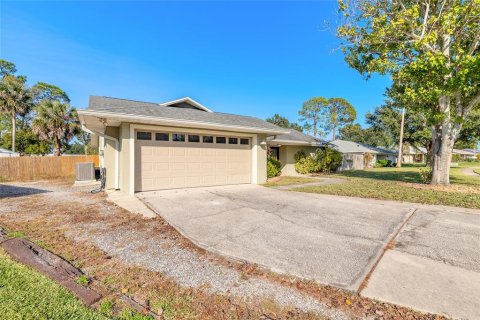 House in Port Orange, Florida 3 bedrooms, 189.71 sq.m. № 2122958 - photo 2