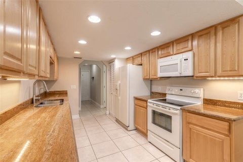 House in Port Orange, Florida 3 bedrooms, 189.71 sq.m. № 2122958 - photo 26