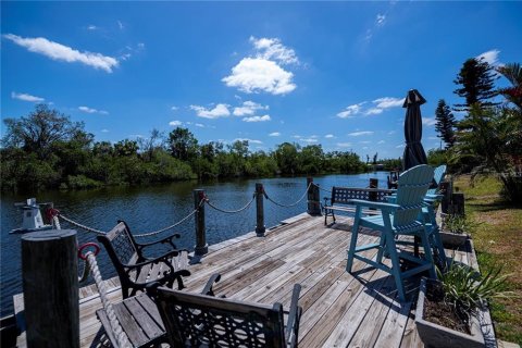 House in Port Charlotte, Florida 2 bedrooms, 159.05 sq.m. № 1894874 - photo 13