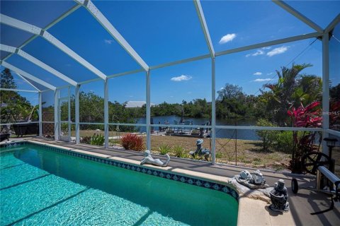 House in Port Charlotte, Florida 2 bedrooms, 159.05 sq.m. № 1894874 - photo 6