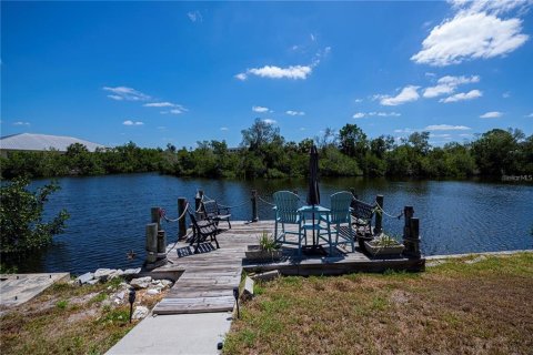 House in Port Charlotte, Florida 2 bedrooms, 159.05 sq.m. № 1894874 - photo 17