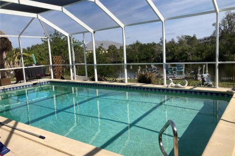 House in Port Charlotte, Florida 2 bedrooms, 159.05 sq.m. № 1894874 - photo 5