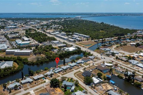 House in Port Charlotte, Florida 2 bedrooms, 159.05 sq.m. № 1894874 - photo 3