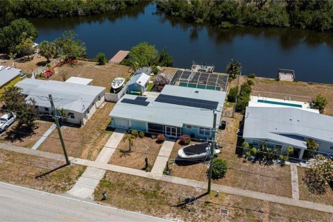 House in Port Charlotte, Florida 2 bedrooms, 159.05 sq.m. № 1894874 - photo 4