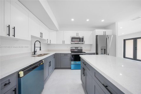 House in Miramar, Florida 3 bedrooms, 164.34 sq.m. № 1748563 - photo 21