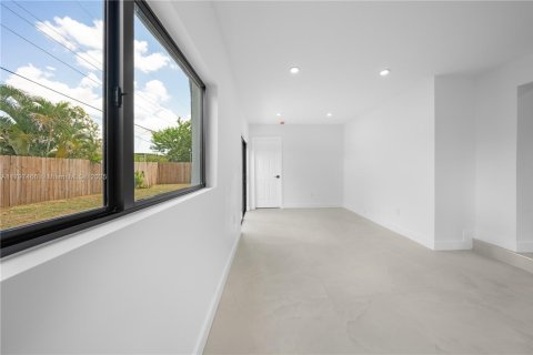 House in Miramar, Florida 3 bedrooms, 164.34 sq.m. № 1748563 - photo 14