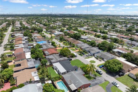 House in Miramar, Florida 3 bedrooms, 164.34 sq.m. № 1748563 - photo 5