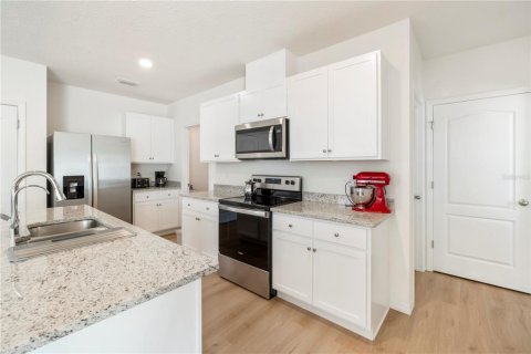 House in Davenport, Florida 5 bedrooms, 234.3 sq.m. № 2197443 - photo 30