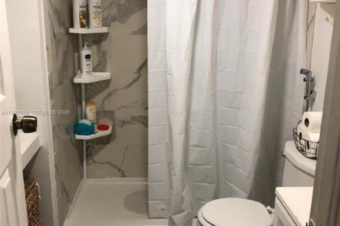 Condo in Hialeah, Florida, 2 bedrooms № 2060090 - photo 10