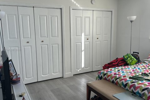 Condo in Hialeah, Florida, 2 bedrooms № 2060090 - photo 7