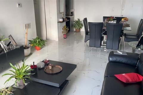 Condo in Hialeah, Florida, 2 bedrooms  № 2060090