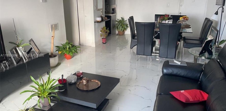 Condo in Hialeah, Florida, 2 bedrooms № 2060090