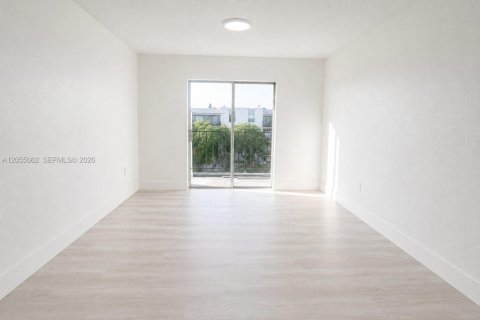 Condo in Hialeah, Florida, 2 bedrooms  № 2186408 - photo 10