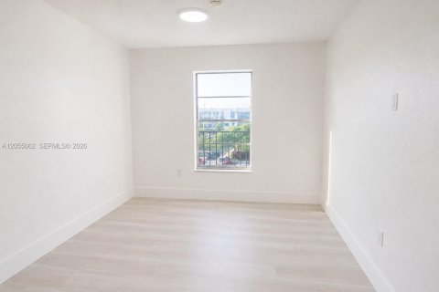 Condo in Hialeah, Florida, 2 bedrooms  № 2186408 - photo 8