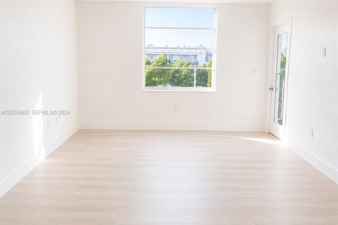 Condo in Hialeah, Florida, 2 bedrooms  № 2186408 - photo 2