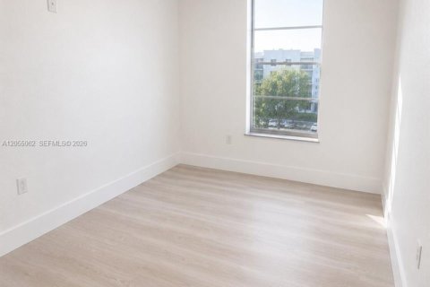 Condo in Hialeah, Florida, 2 bedrooms  № 2186408 - photo 6