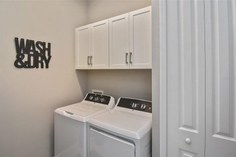 House in Englewood, Florida 3 bedrooms, 251.11 sq.m. № 1916277 - photo 18