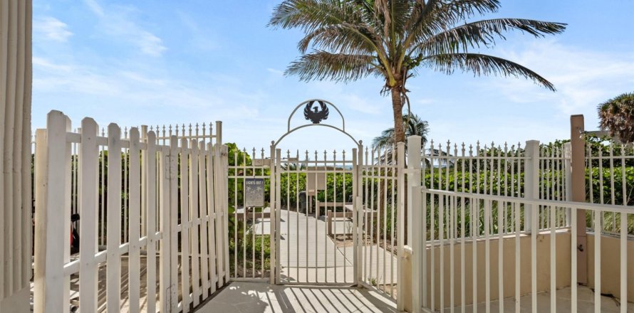 Condo in Riviera Beach, Florida, 2 bedrooms № 1096288