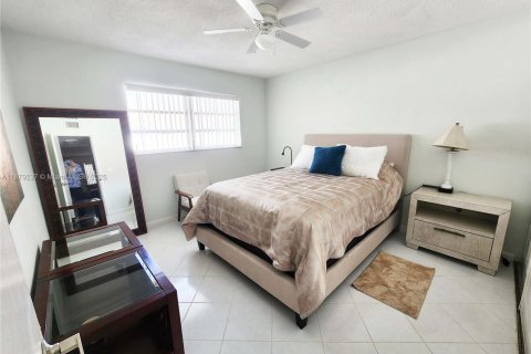 Copropriété à vendre à Hallandale Beach, Floride: 2 chambres, 92.9 m2 № 1947114 - photo 7