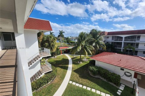 Copropriété à vendre à Hallandale Beach, Floride: 2 chambres, 92.9 m2 № 1947114 - photo 2